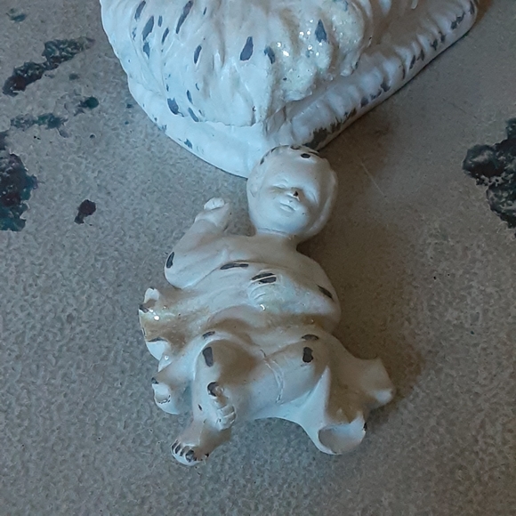 Ceramic Jesus in Manger - Picture 8 of 8